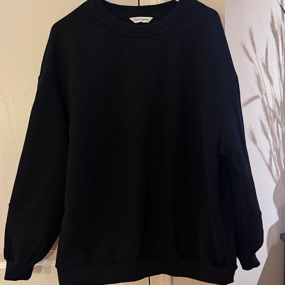 Pretty Garden Black Oversized Crewneck Sweatshirt